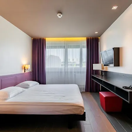 Les Nations Hotel